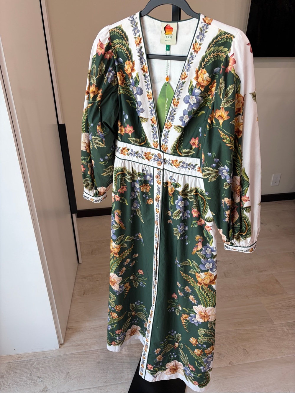 Farm Rio: Green Nature V Neck Buttoned
Maxi Dress - Picture 5 of 10